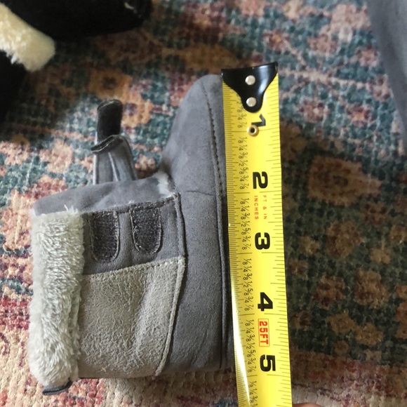 Baby moccasin style booties - Picture 8 of 8